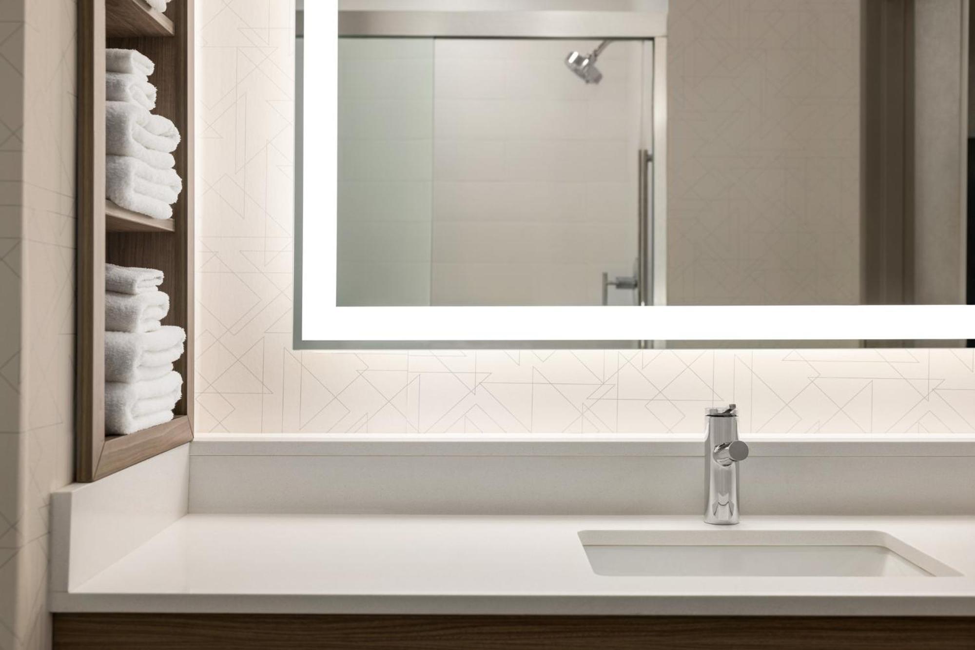Holiday Inn Express Syracuse Airport By Ihg North Syracuse Eksteriør billede